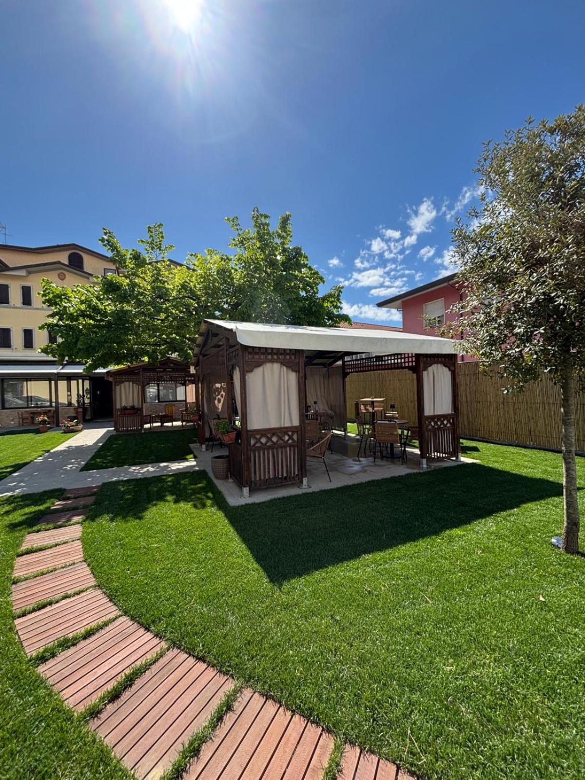 Hotel Virginia 马里纳迪马萨 外观 照片